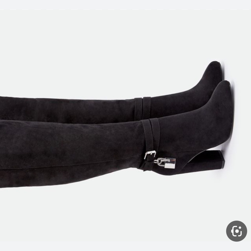 Black platformed, knee-high heeled boots